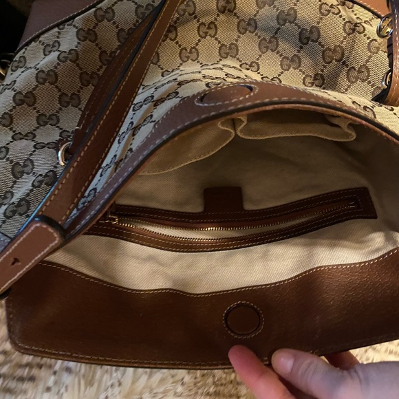 Two very nice Gucci bags. Yes these are authentic. - Picture 3 of 6